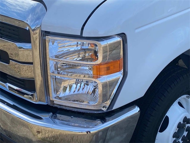 2026 Ford E-350SD Base Cutaway