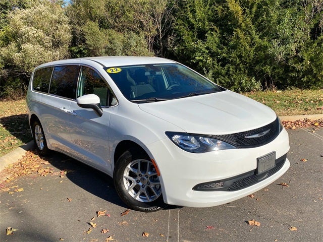 2022 Chrysler Voyager LX