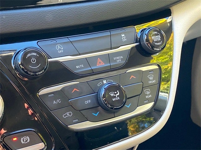 2022 Chrysler Voyager LX