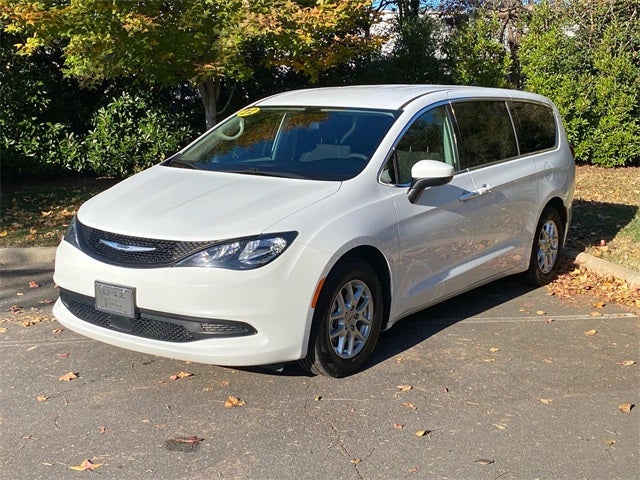 2022 Chrysler Voyager LX