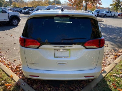 2022 Chrysler Voyager LX