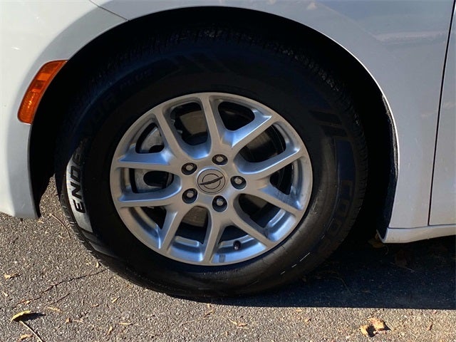 2022 Chrysler Voyager LX