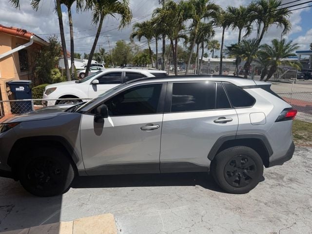 2020 Toyota RAV4 LE