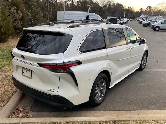 2021 Toyota Sienna XLE 8 Passenger