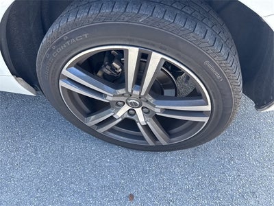 2021 Volvo XC60 T5 Momentum