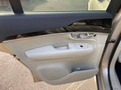 2018 Volvo XC90 T6 Momentum