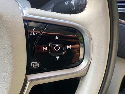 2018 Volvo XC90 T6 Momentum
