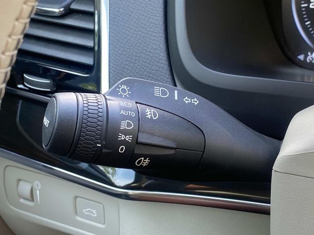 2018 Volvo XC90 T6 Momentum