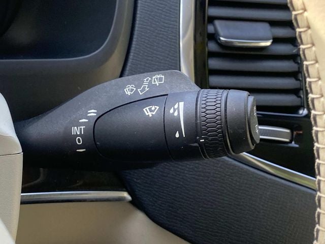 2018 Volvo XC90 T6 Momentum