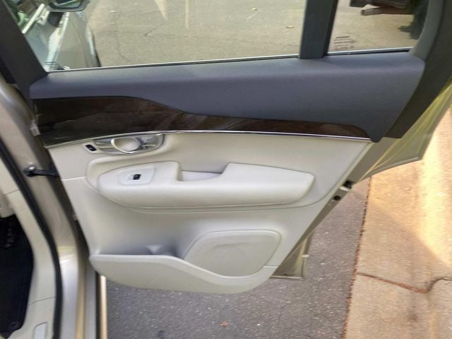 2018 Volvo XC90 T6 Momentum