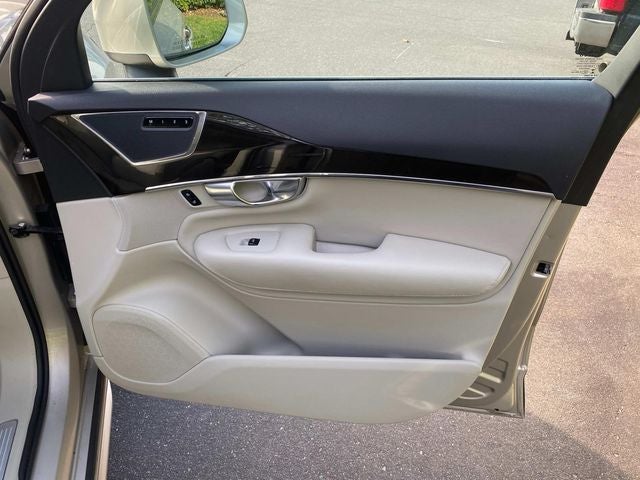 2018 Volvo XC90 T6 Momentum