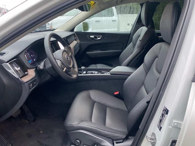 2022 Volvo XC60 B5 Momentum