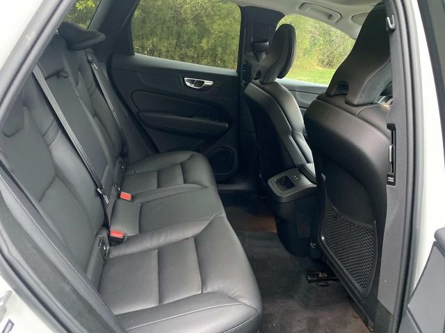2022 Volvo XC60 B5 Momentum