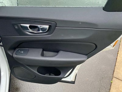 2022 Volvo XC60 B5 Momentum