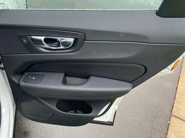 2022 Volvo XC60 B5 Momentum