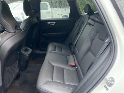 2022 Volvo XC60 B5 Momentum